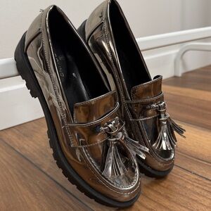 Bandolino Silver Metallic Loafers (5)